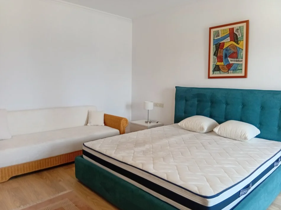 Tirane, jepet me qera apartament 2+1+Aneks+Ballkon Kati 8, 140 m² 1.800 € (Ish Bllok prane Gardes)