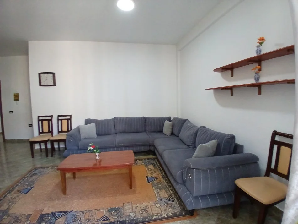 Tirane, jepet me qera apartament 3+1+Ballkon Kati 3, 90 m² 650 € (Hotel Queen)