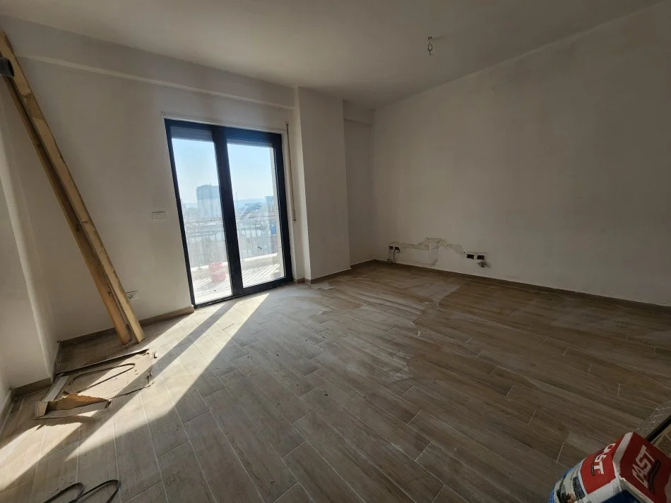 Tirane, jap me qera apartament 1+1+Ballkon Kati 4, 53 m² 500 € (Rruga Dervish Hatixhe)