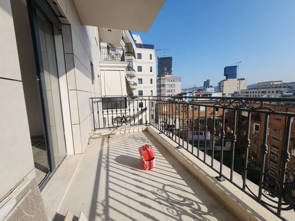 Tirane, jap me qera apartament 1+1+Ballkon Kati 4, 53 m² 500 € (Rruga Dervish Hatixhe)