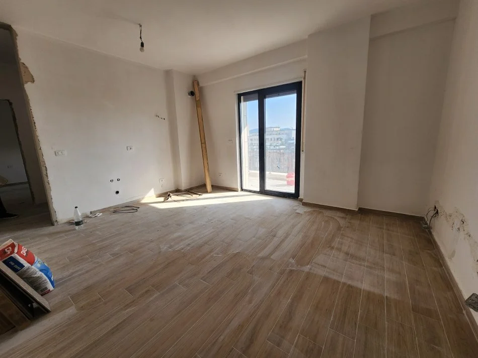 Tirane, jap me qera apartament 1+1+Ballkon Kati 4, 53 m² 500 € (Rruga Dervish Hatixhe)