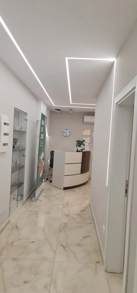 Tirane, jepet me qera ambjent biznesi Kati 0, 70 m² 1,900 € (Rruga Fortuzi / Zyhri Bajrami, Ap 3)