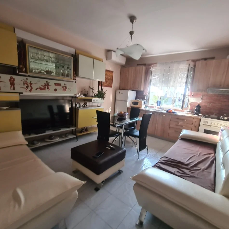 Laprak,  jap 2+1+Ballkon, Kati 5, 85 m² 500 € (Kupola)