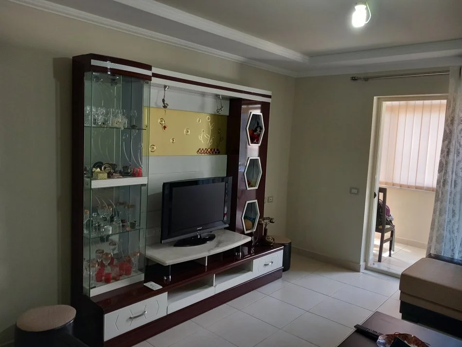 Tirane, jepet me qera apartament 3+1+Ballkon Kati 3, 75 m² 500 € 