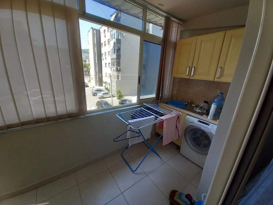 Tirane, jepet me qera apartament 3+1+Ballkon Kati 3, 75 m² 500 € 
