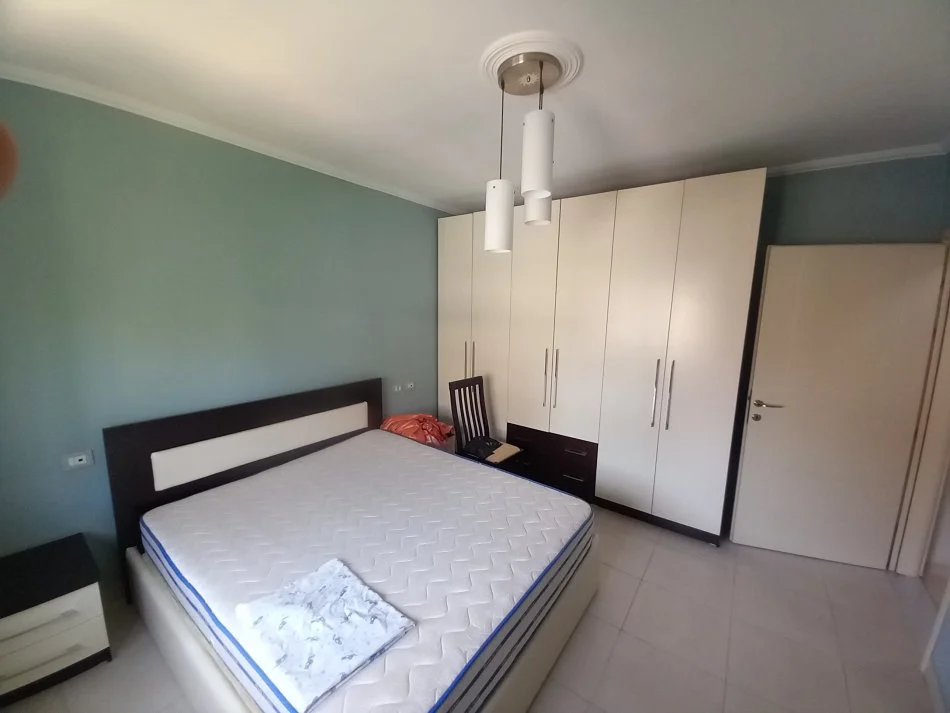 Tirane, jepet me qera apartament 3+1+Ballkon Kati 3, 75 m² 500 € 
