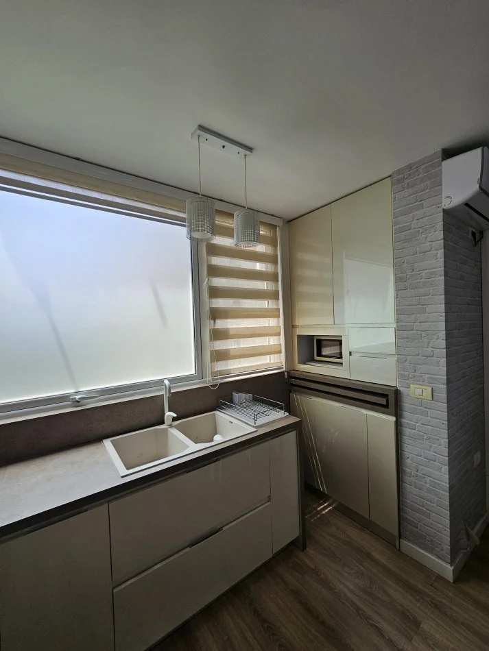 Tirane, jepet me qera apartament 2+1 Kati 4, 60 m² 55.000 ALL (Rr. Mihal Grameno, Pas Lej&Laj)