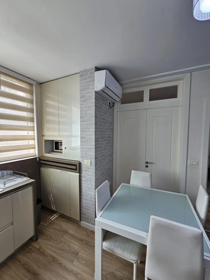 Tirane, jepet me qera apartament 2+1 Kati 4, 60 m² 55.000 ALL (Rr. Mihal Grameno, Pas Lej&Laj)