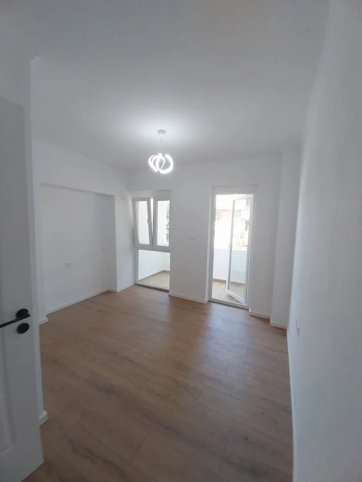 Tirane, shitet apartament 2+1 Kati 3, 64 m² 169.001 € (Rruga kavajes)