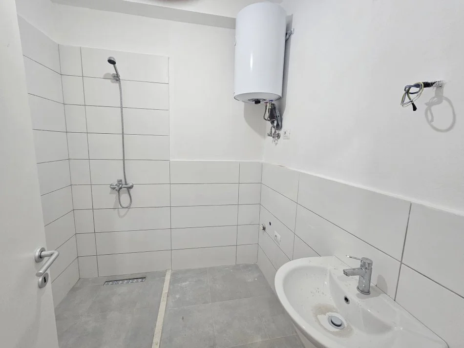 Tirane, shitet apartament 1+1 Kati 3, 53 m² 131.800 € (RRUGA ELBASANIT)