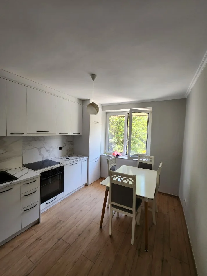 Tirane, jepet me qera 2+1 Kati 2, 700 €