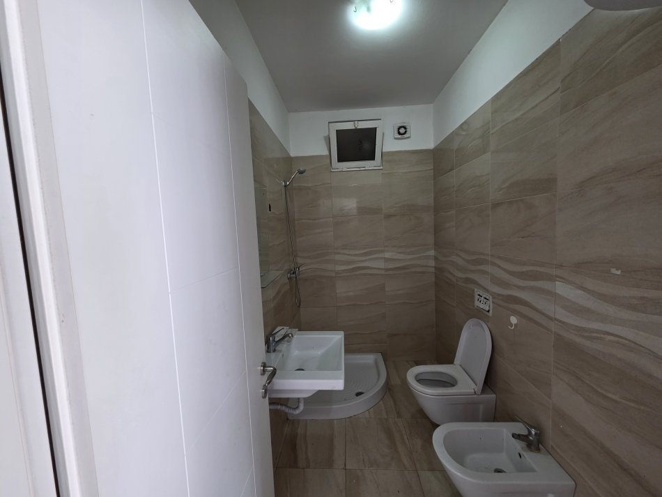Tirane, shitet apartament 1+1+Ballkon Kati 6, 68 m² 117.000 € (Rruga Aleksander Moisiu)
