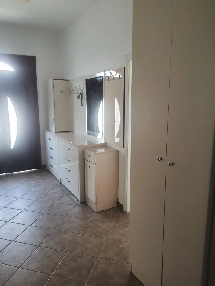 jepet me qera apartament+verande 1+1 Kati 1, 70 m² 450 € (Stacioni i Trenit)