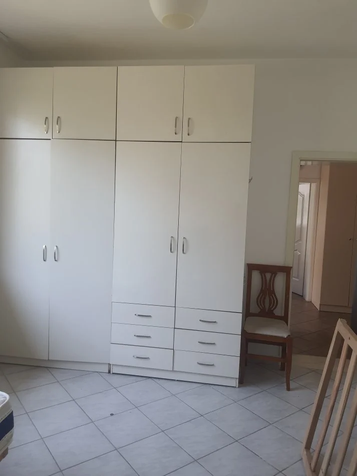 jepet me qera apartament+verande 1+1 Kati 1, 70 m² 450 € (Stacioni i Trenit)