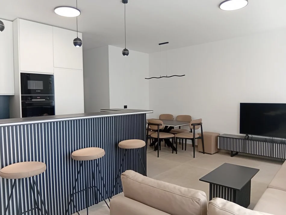 Tirane, jepet me qera apartament 2+1+Aneks+Ballkon Kati 1, 80 m² 1.350 € (Prane Spitalit te Kafsheve)