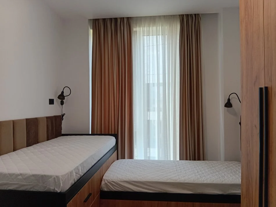 Tirane, jepet me qera apartament 2+1+Aneks+Ballkon Kati 1, 80 m² 1.350 € (Prane Spitalit te Kafsheve)