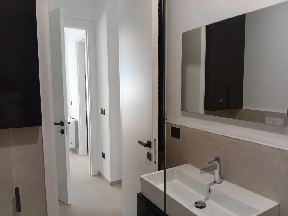 Tirane, jepet me qera apartament 2+1+Aneks+Ballkon Kati 1, 80 m² 1.350 € (Prane Spitalit te Kafsheve)