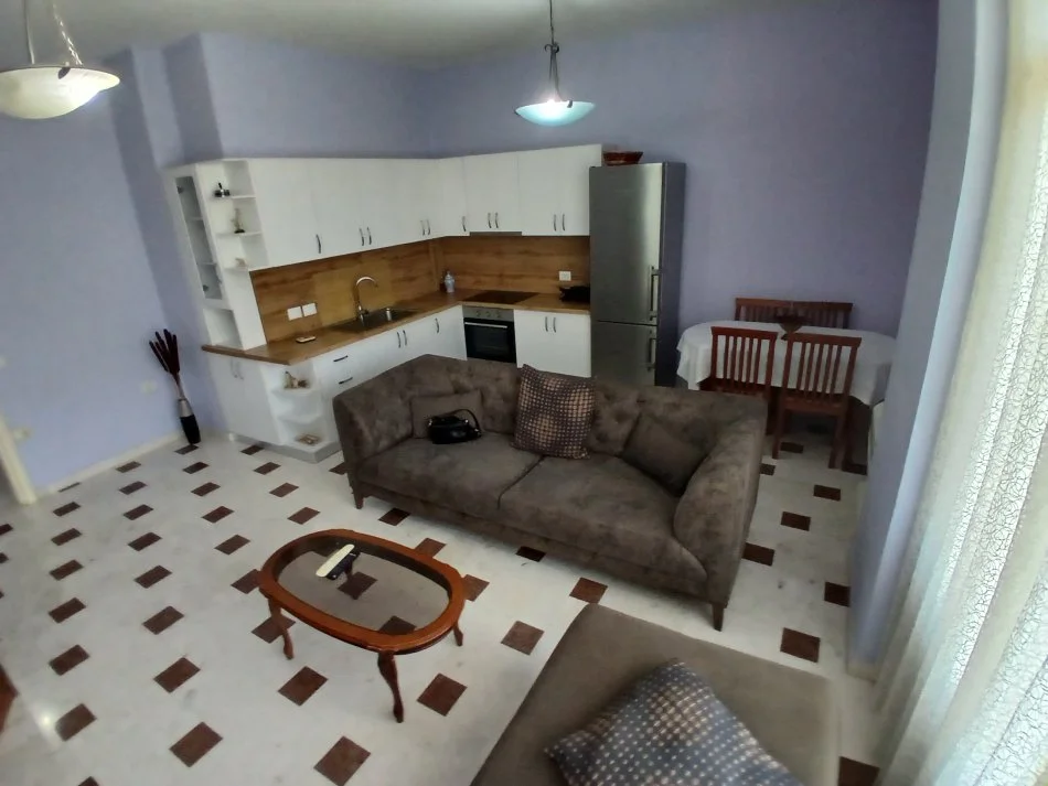 Tirane, jepet me qera apartament 3+1+Ballkon Kati 2, 120 m² 690 € (Pazari I ri)