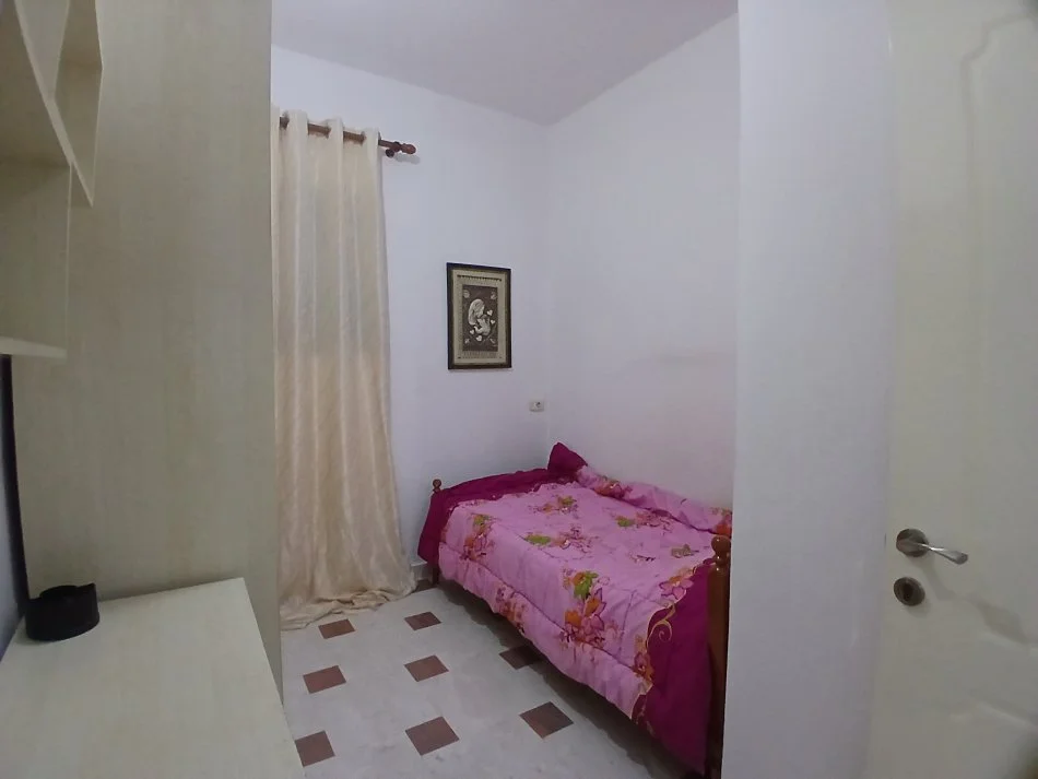 Tirane, jepet me qera apartament 3+1+Ballkon Kati 2, 120 m² 690 € (Pazari I ri)