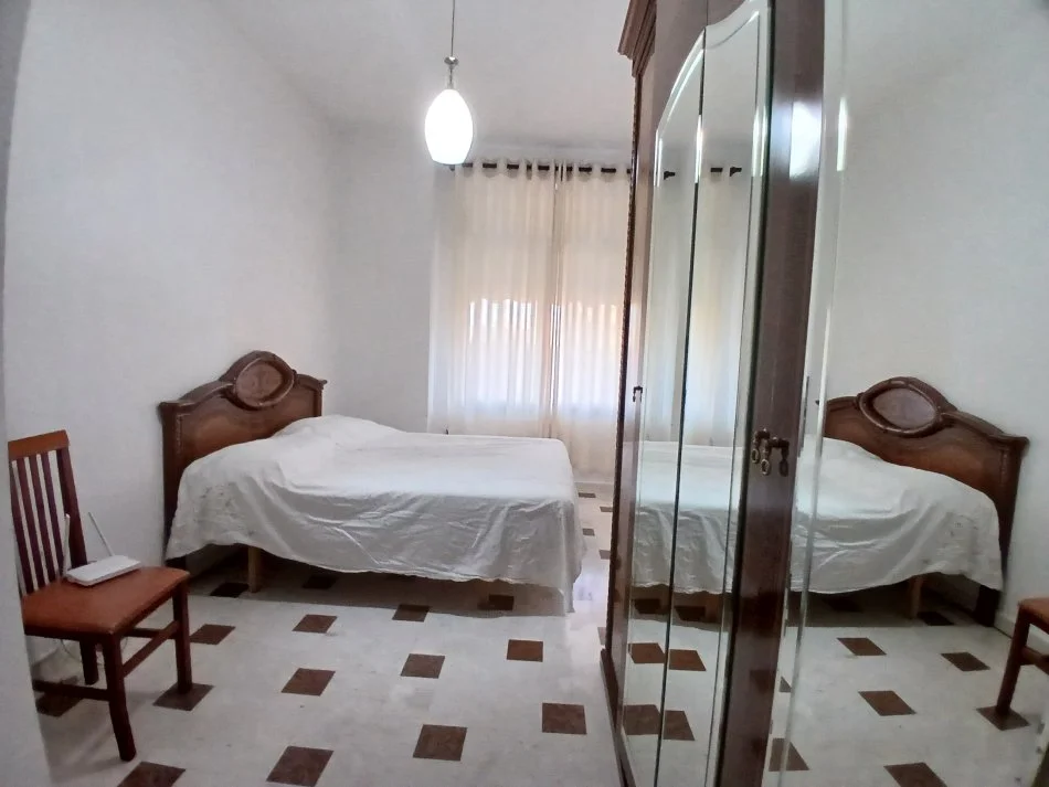 Tirane, jepet me qera apartament 3+1+Ballkon Kati 2, 120 m² 690 € (Pazari I ri)