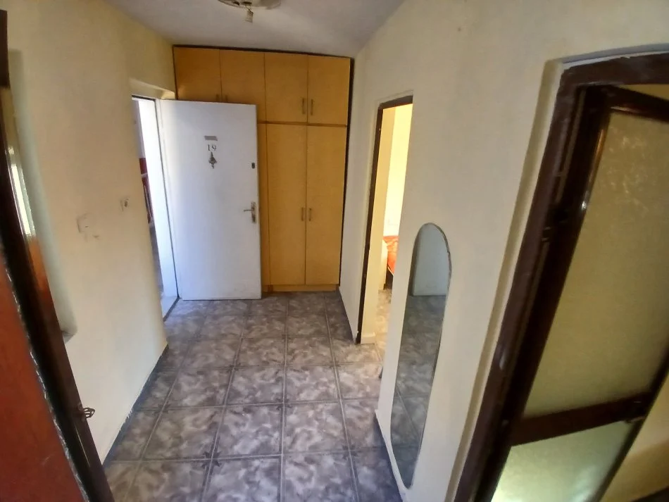 Tirane, jepet me qera apartament 2+1+Ballkon Kati 5, 75 m² 450 € (Myslym shyr)
