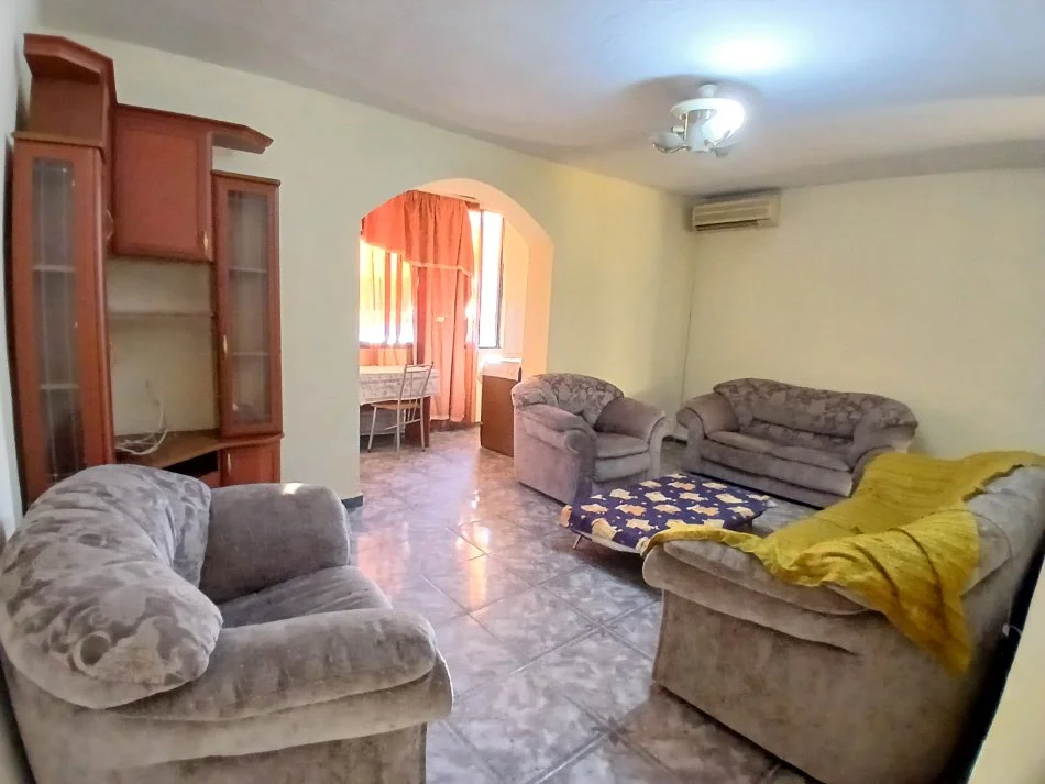 Tirane, jepet me qera apartament 2+1+Ballkon Kati 5, 75 m² 470 € (Myslym shyr)