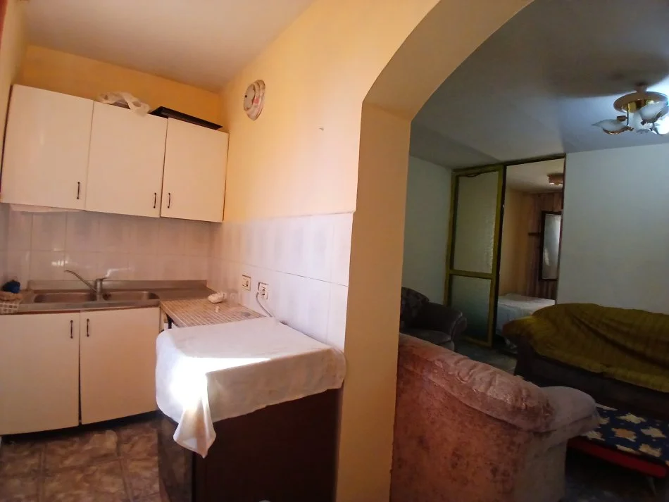 Tirane, jepet me qera apartament 2+1+Ballkon Kati 5, 75 m² 450 € (Myslym shyr)