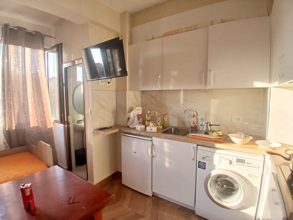 Tirane, jepet me qera apartament 1+1 Kati 2, 25 m² 330 € (Treni)