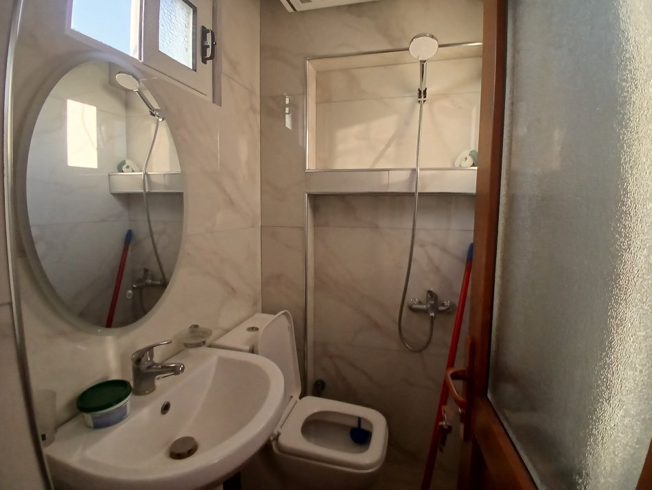 Tirane, jepet me qera apartament 1+1 Kati 2, 25 m² 330 € (Treni)