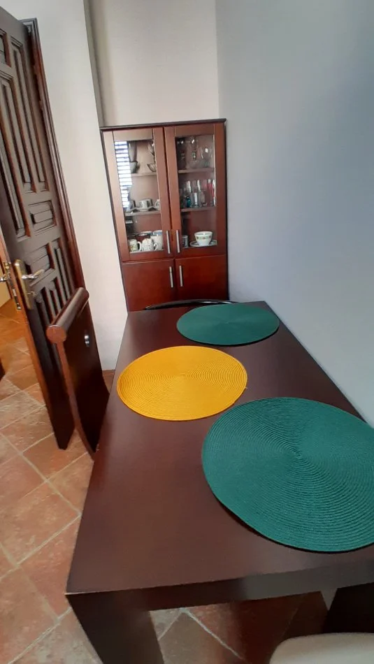 Tirane, jepet me qera apartament 2+1+Ballkon , 155 m² 1.500 € (Rr. Pjeter Bogdani)