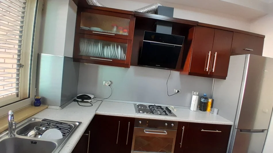 Tirane, jepet me qera apartament 2+1+Ballkon , 155 m² 1.500 € (Rr. Pjeter Bogdani)