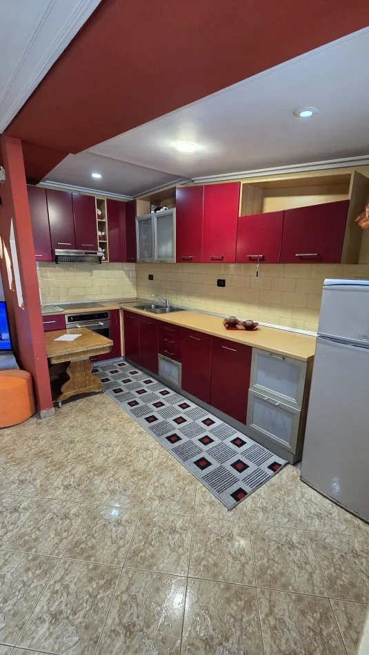 Tirane, jepet me qera apartament 2+1 Kati 6, 85 m² 450 € 