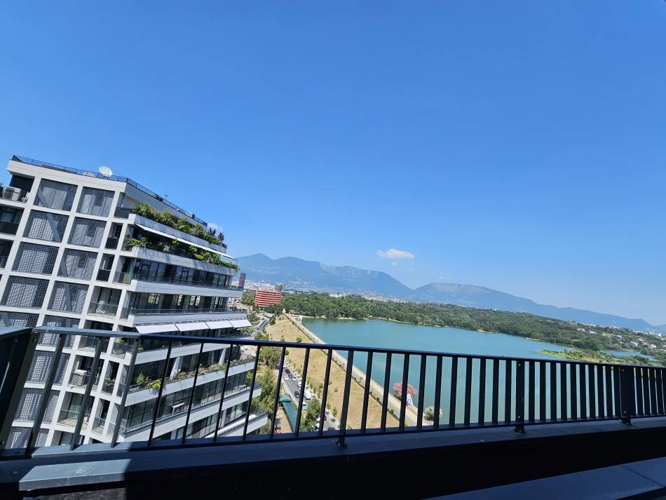 Tirane, shitet apartament 3+1+Ballkon Kati 11, 182 m² 613.655 € (Rruga Kristo Luarasi)