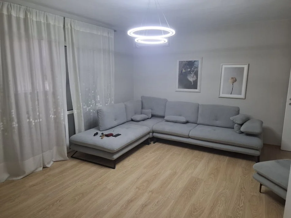 Tirane, jepet me qera apartament 1+1 Kati 4, 1 m² 550 € (Rruga Viktor Eftimiu)