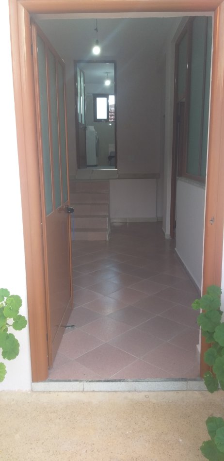 Tirane, jepet me qera shtepi 1+1 Kati 1, 50 m² 350 € (Rruga Kadillari)