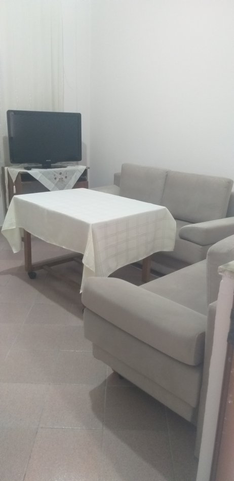 Tirane, jepet me qera shtepi 1+1 Kati 1, 50 m² 350 € (Rruga Kadillari)