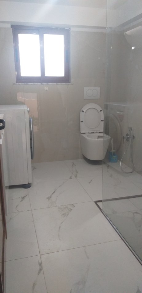 Tirane, jepet me qera shtepi 1+1 Kati 1, 50 m² 350 € (Rruga Kadillari)