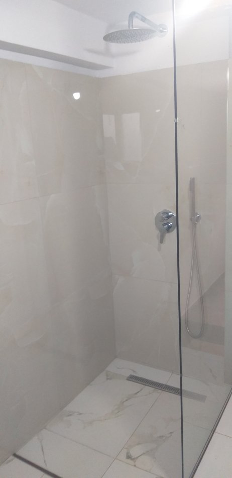 Tirane, jepet me qera shtepi 1+1 Kati 1, 50 m² 350 € (Rruga Kadillari)