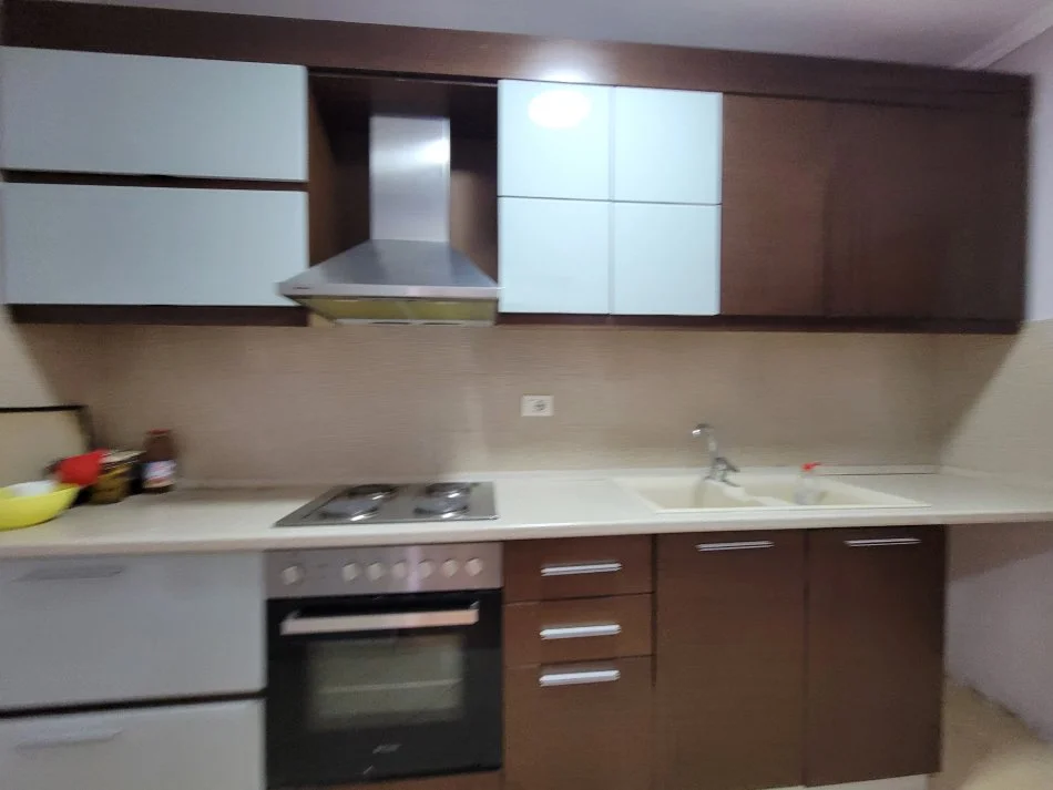 Tirane, jepet me qera apartament 2+1 Kati 3, 86 m² 500 € (Fadil Rada)