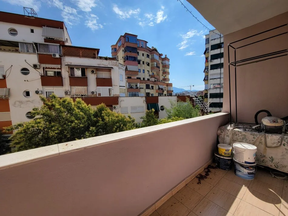 Tirane, jepet me qera apartament 2+1 Kati 3, 86 m² 500 € (Fadil Rada)