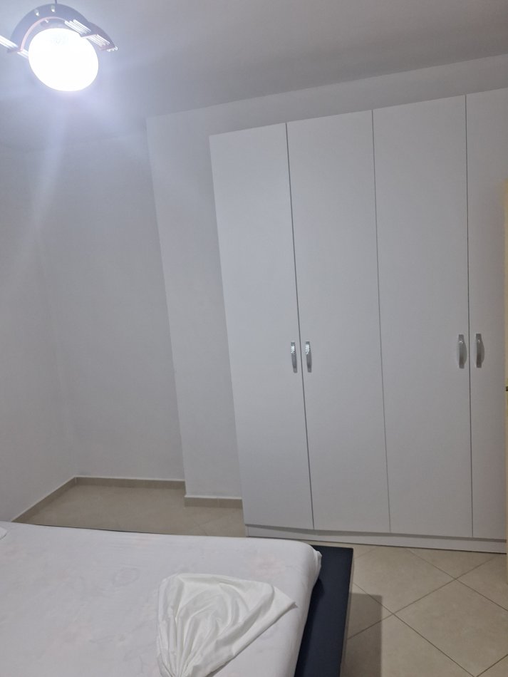 Pogradec, jepet me qera apartament 1+1+Ballkon Kati 3, 70 m² 70 € (Sulstarovari lagjia1)