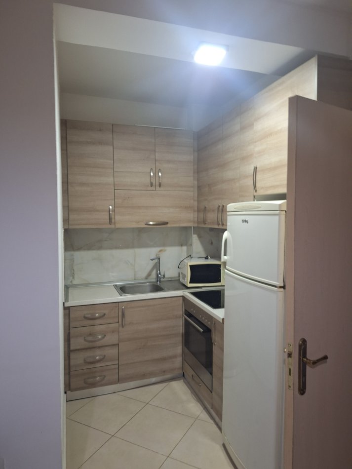 Pogradec, jepet me qera apartament 1+1+Ballkon Kati 3, 70 m² 70 € (Sulstarovari lagjia1)