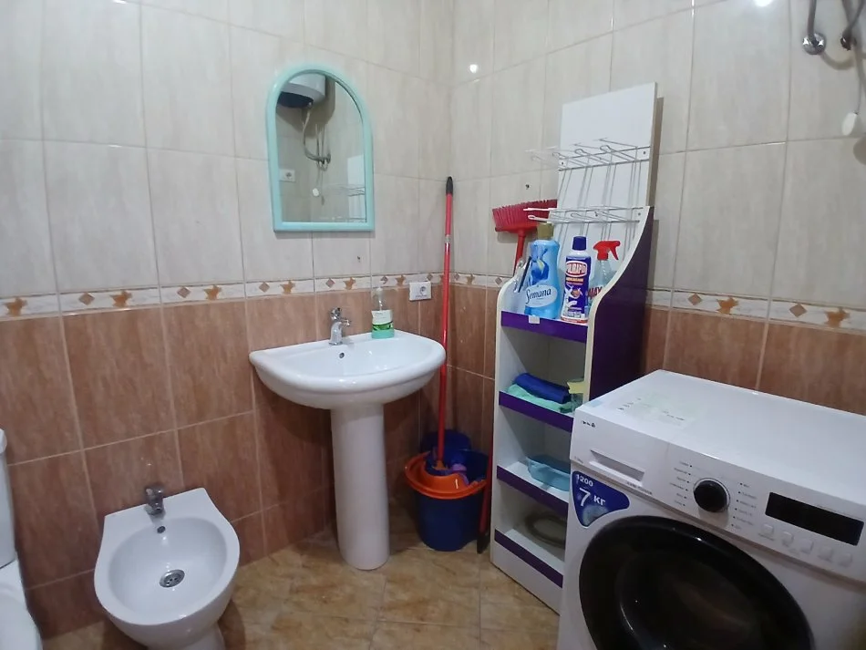 Tirane, jepet me qera apartament 2+1+Ballkon Kati 8, 120 m² 450 € (Oslo bar astir)