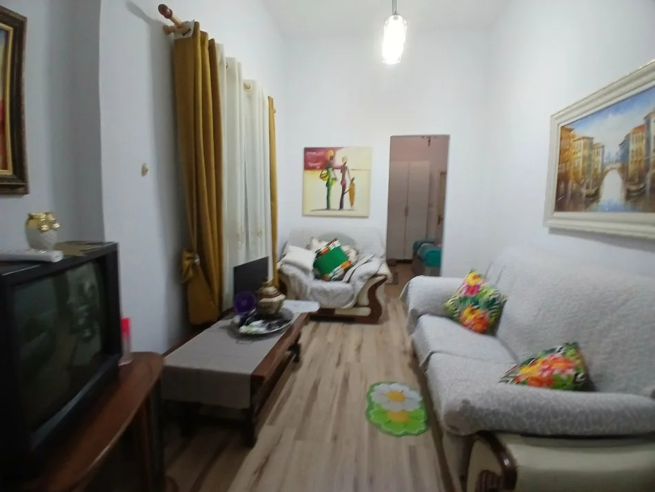 Tirane, jepet me qera apartament 1+1+Aneks Kati 1, 70 m² 500 € (Mine peza)