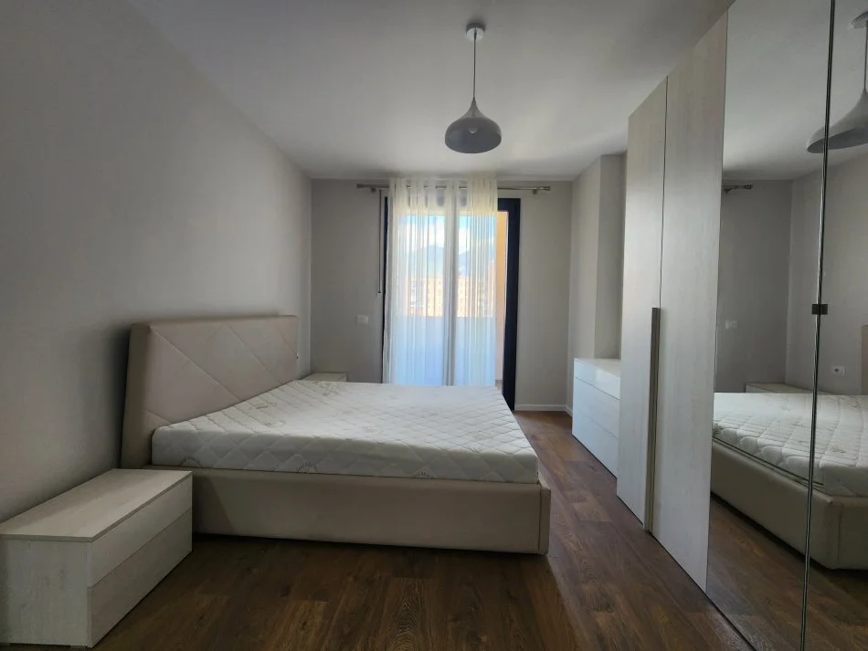Tirane, jepet me qera apartament 2+1+Ballkon Kati 8, 1 m² 650 € (Rruga Kongresi i Manastirit)