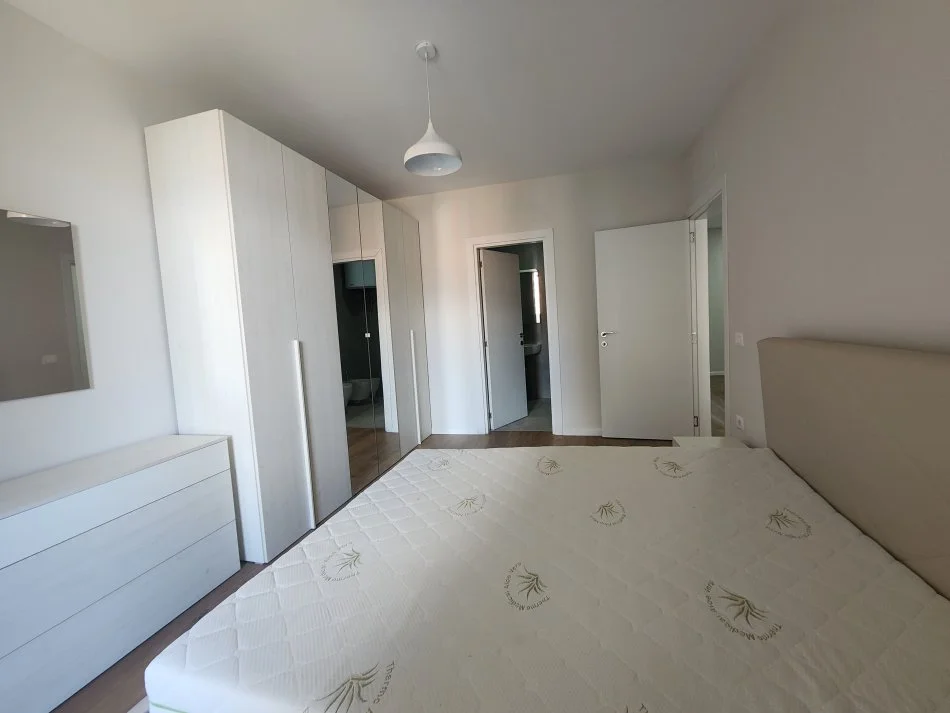 Tirane, jepet me qera apartament 2+1+Ballkon Kati 8, 1 m² 650 € (Rruga Kongresi i Manastirit)