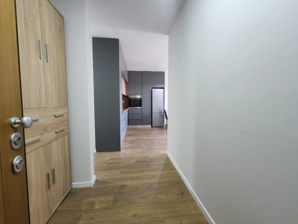Tirane, jepet me qera apartament 2+1+Ballkon Kati 8, 1 m² 650 € (Rruga Kongresi i Manastirit)