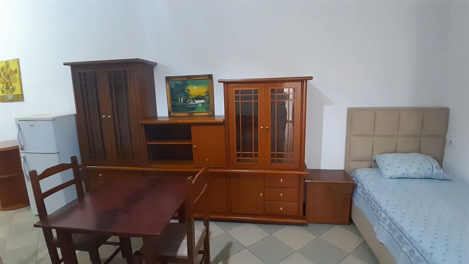 Tirane, jepet me qera garsonier 1+1 Kati 1, 45 m² 230 € (Rr. Fuat Toptani, Hotel Dea)