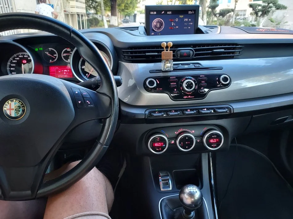 Vlore - Lungomare, shes makine Alfa Giulietta 2013 1.6Naft 4 Porta Nafte, gri e erret manuale Klima 216.865 km 5.500 €