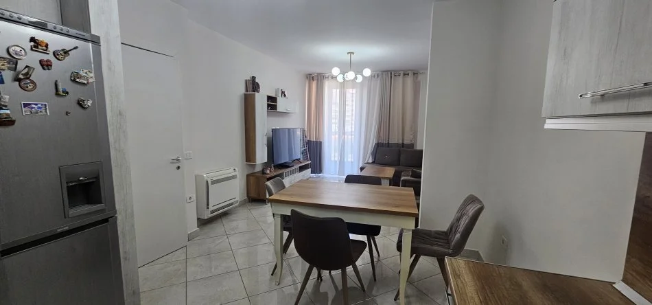 Tirane, jepet me qera apartament 1+1 Kati 4, 76 m² 500 € (Kompleksi Turdiu)